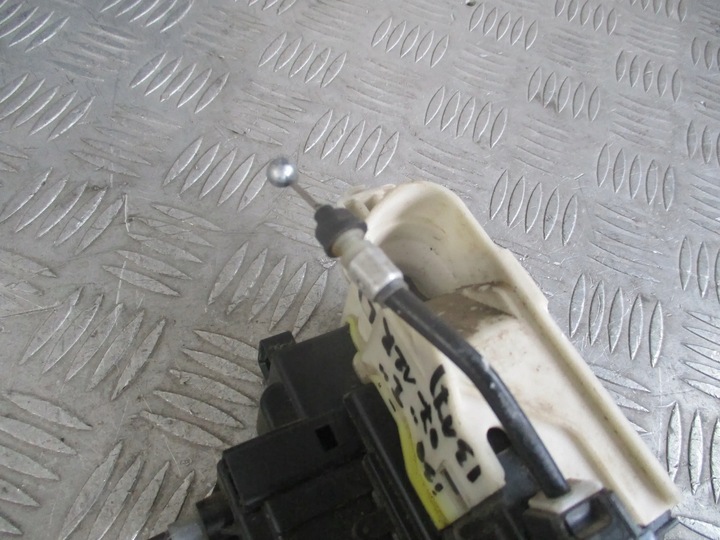 фото №8, Замок лівий перед 81310-2l020 hyundai i30 1.6 crdi 07-10 r. hb 5d