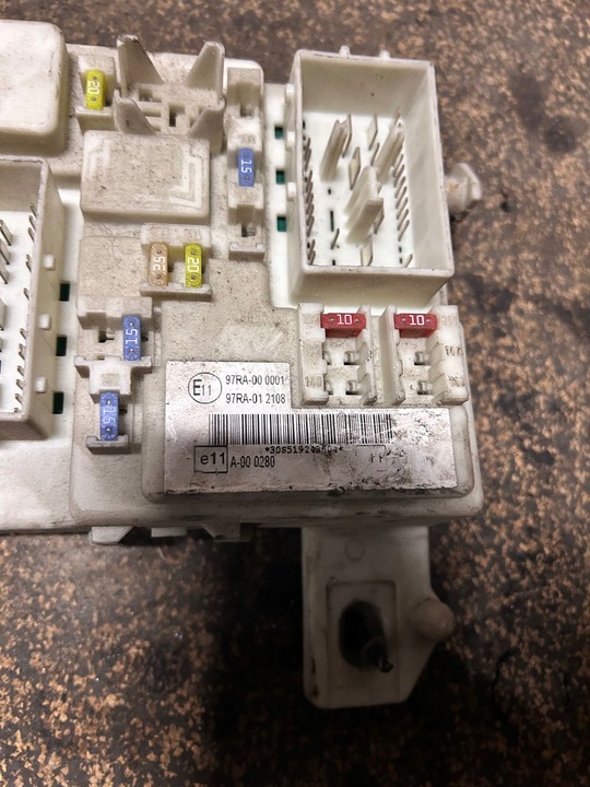 фото №2, Ford c-max i 2007 рамка / модуль запобіжників