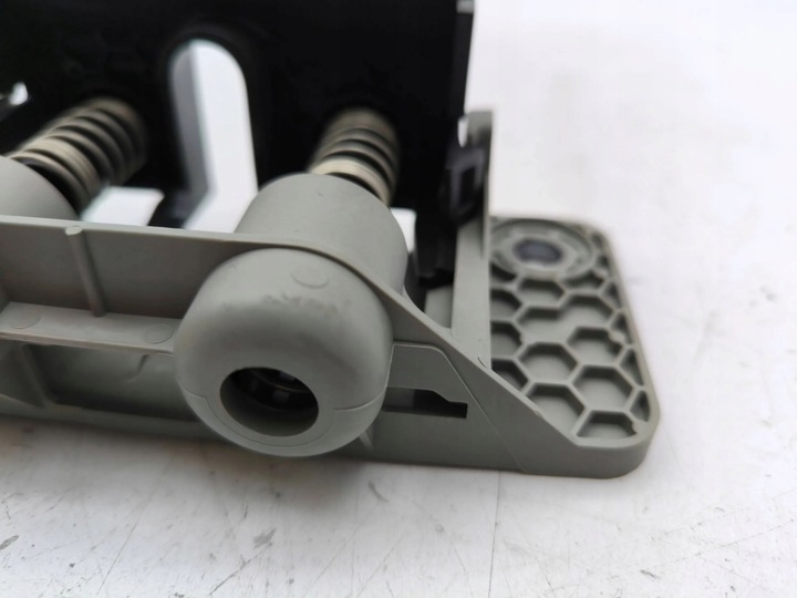 фото №7, Renault megane e-tech 2022 маскувальна накладка замка кришки