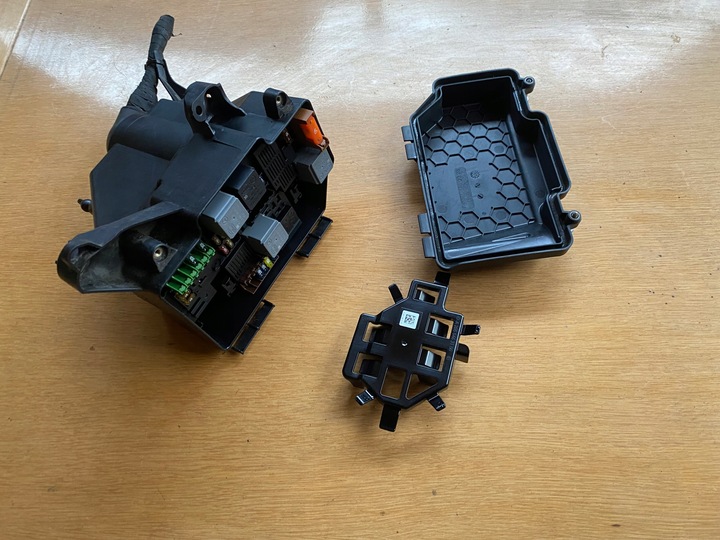 фото №8, Коробка запобіжників mercedes a2055402328 a2135400024 b11