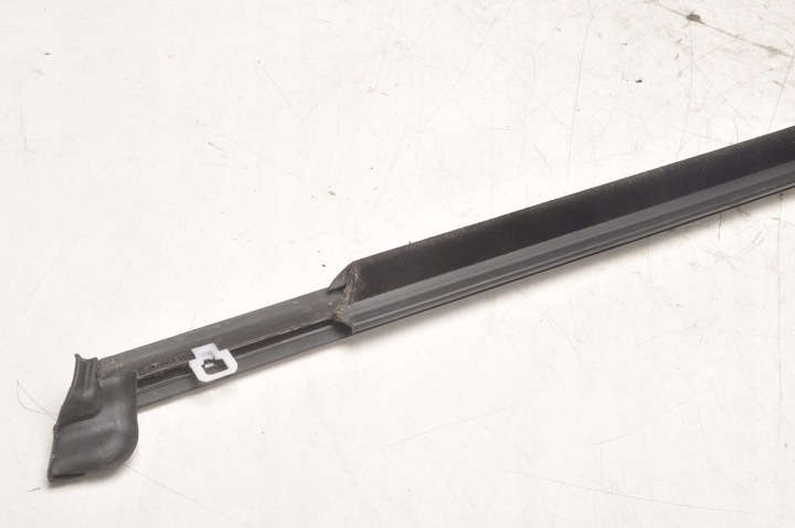 фото №7, Volvo s60 iii планка скла прилегла до скла задня права