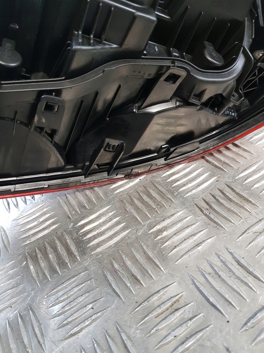 фото №13, Лампа левая зад оригинальный номер 9817301180 peugeot 301 рестайлинг 18r- европа