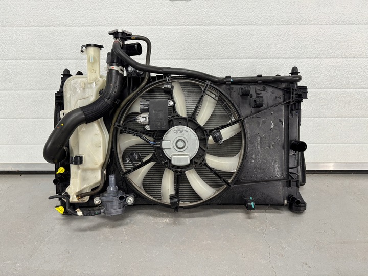 фото №12, Комплектный перед бампер капот лампы крылья toyota yaris cross