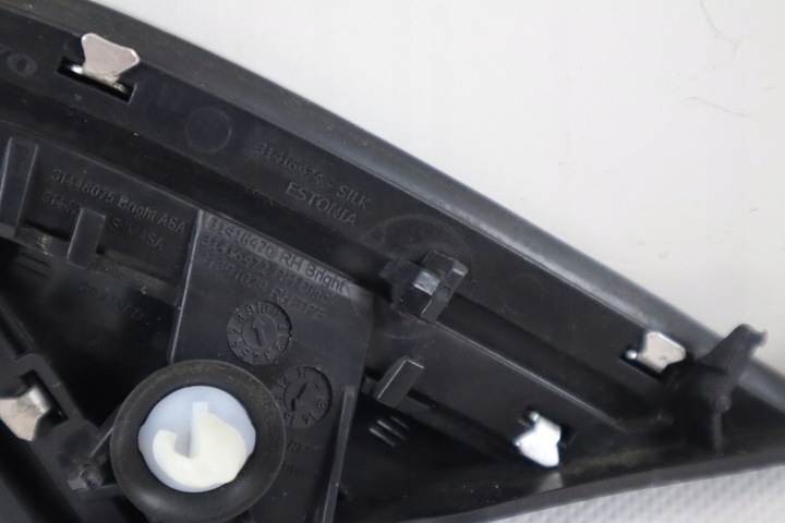 фото №5, Volvo v40 ii треугольник заглушка крыльев правая 31416474