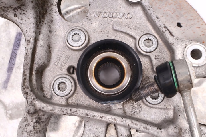 фото №7, Volvo v60 ii 2.0 t6 plug in гибрид ступица поворотный кулак правая зад 31476232