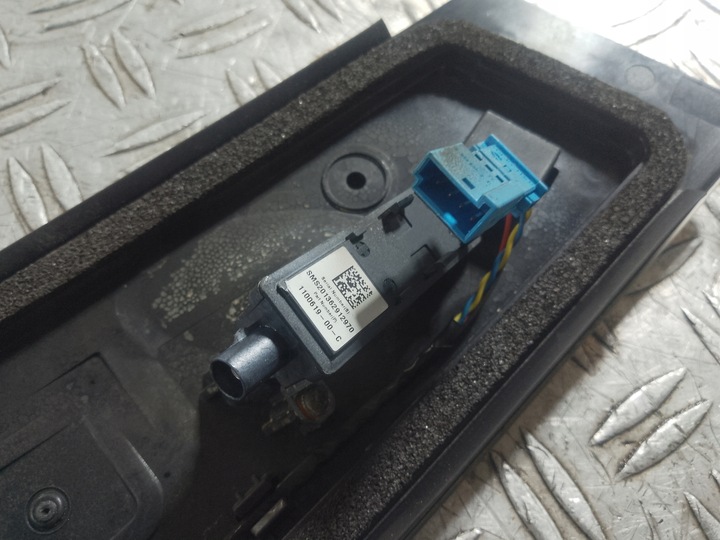 фото №7, Tesla 3 рестайлінг 20- камера бокова стійка скляний правий