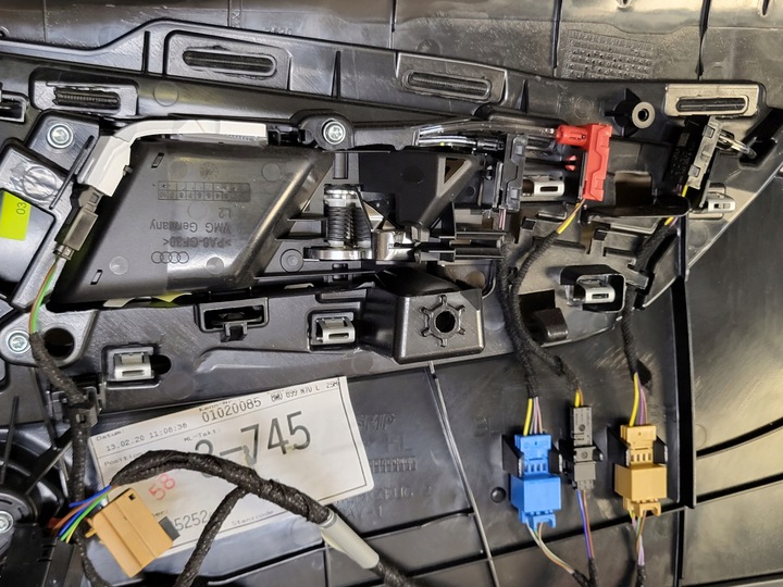 фото №14, Боковина дверь обивка левый зад алькантара audi a4 b9 8w оригинальный номер b&o ambiente led