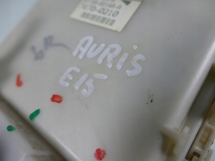 фото №9, Toyota auris e15 2.2 d коробка запобіжників