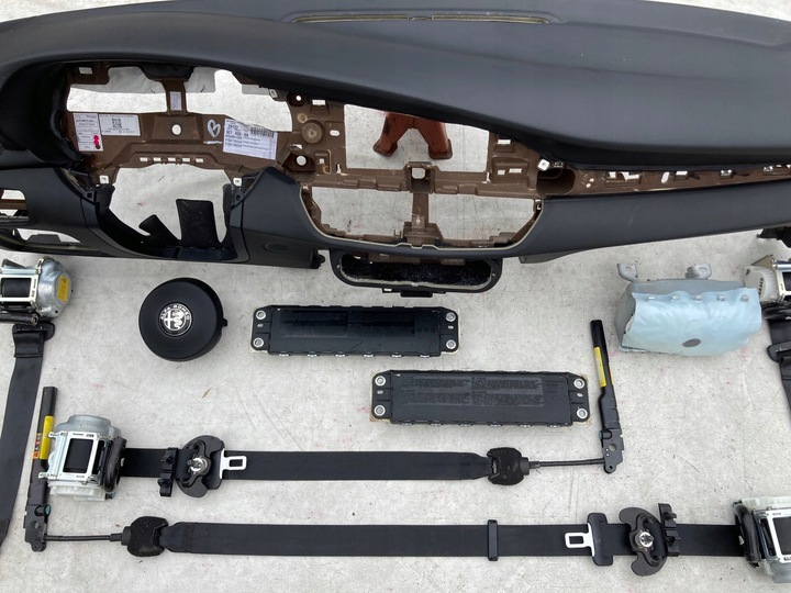 фото №7, Alfa roemo giulia панель капот консоль подушки