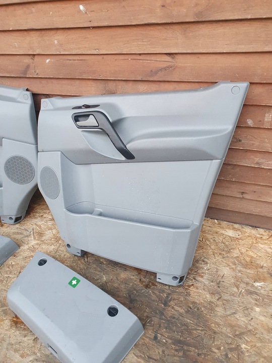 фото №3, Оббивка боковина двері праві перед sprinter 906