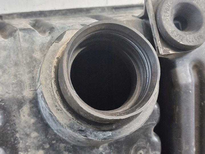 фото №15, Корпус фильтра воздуха оригинальный номер 03e129607p vw polo iv 4 рестайлинг 06r. 1.2b