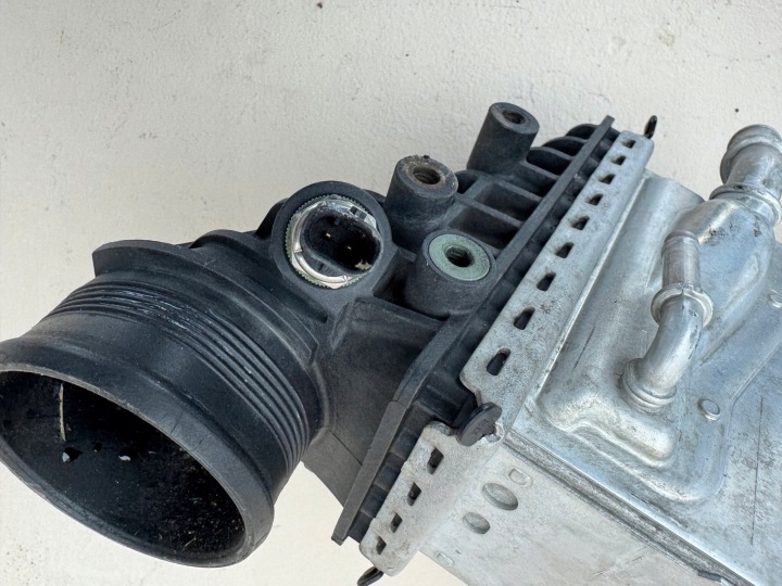 фото №12, Vw crafter t6 man tge 16r- інтеркулер радіатор повітря 04l145749m