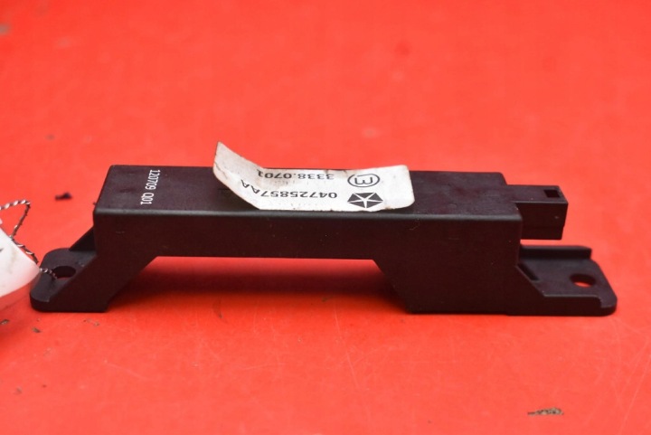 фото №6, Підсилювач антени 04725857aa jeep grand cherokee 4 iv wk2 10-14