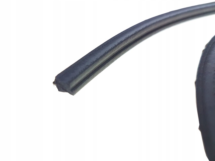 фото №3, Avensis t27 08-18 прокладка клин pod стекло стекло