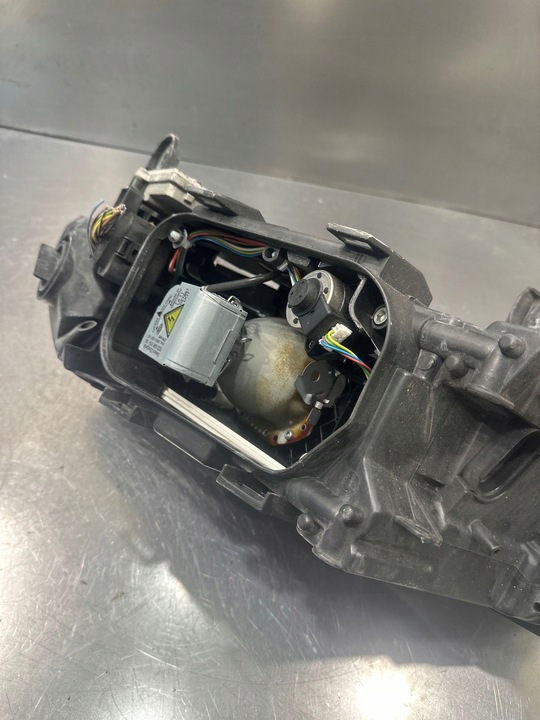 фото №7, Audi a6 s6 c6 4f 2006 перед сторона правая лампа передняя