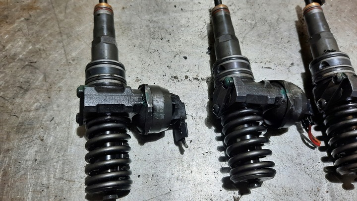 фото №5, Pompowtryskiwacze 038130073 vw passat b6 1.9 tdi