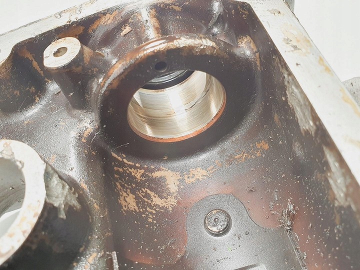 фото №11, Крышка клапанов vw golf iv 1.4 16v 036103475n