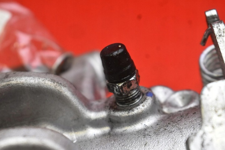 фото №11, Суппорт тормозной левое зад czh1320 toyota corolla e140 1.4 d-4d 90 km 06-10