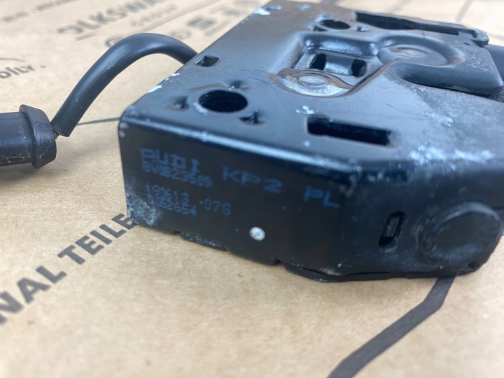 фото №8, Audi a3 8v 12-20 замок капота трос трос комплект 8v0823509 8v0823531a