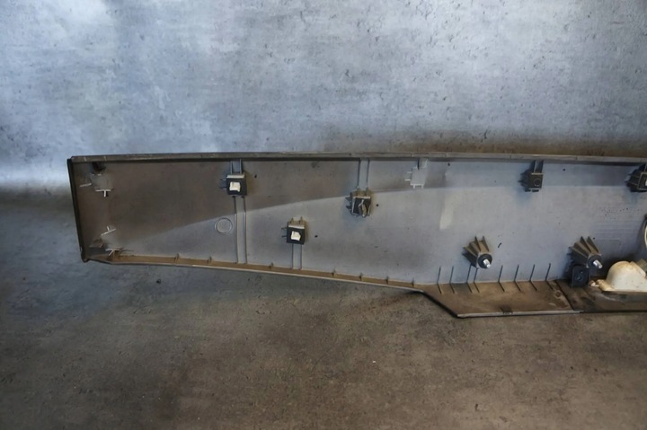 фото №8, Ssangyong rodius ii планка накладка кришки зад задня лампочки номерного знака ручка