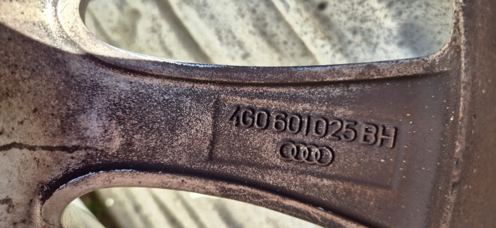 фото №16, Audi a6 c7 4g 11- диски диски 8x17'' et39 kumho зимний 225/55 18r 7,2-8mm