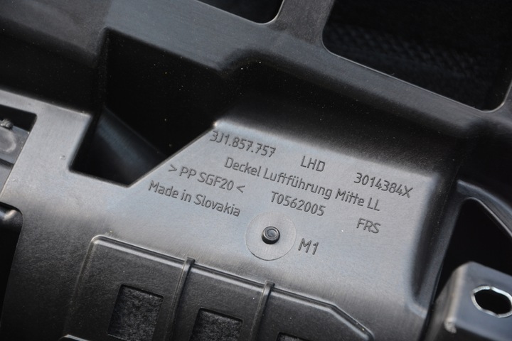 фото №12, Панель раздаточная капот vw passat b9 2024 3j1857091 3j1857181 3j1857757