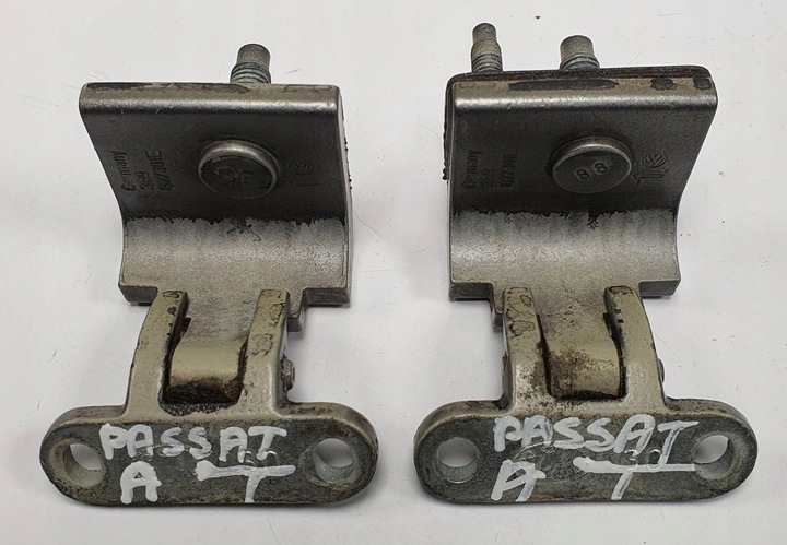 фото №1, Петли крышки багажника зад vw passat b5 3b9827301e