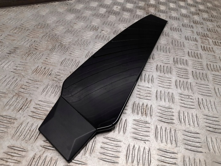 фото №6, Audi q8 2021 права сторона планка / прокладка скла двері передніх