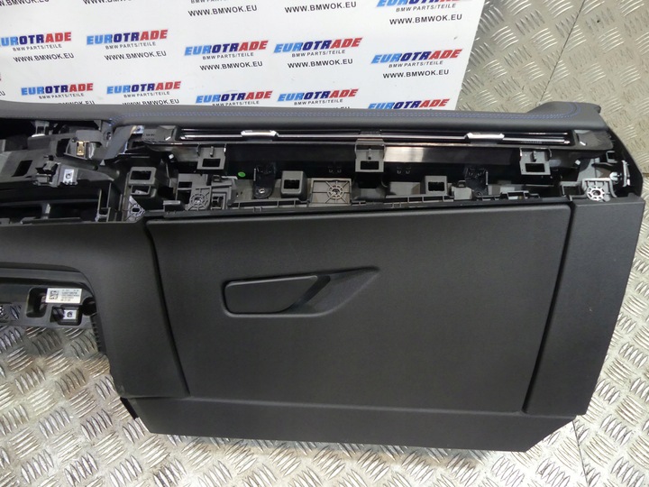 фото №9, Bmw x1 u11 панель роздавальна консоль чорна sensatec szew синій hud