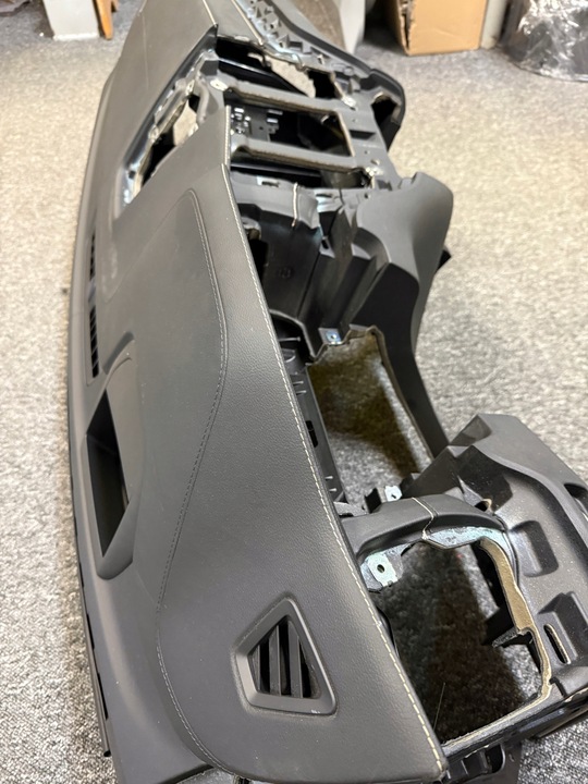 фото №6, Volvo xc60 2 ii панель роздавальна капот консоль шкіра шкіряний