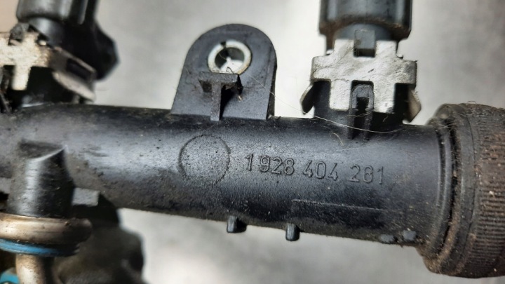 фото №6, Топливная рейка 0928404261 028151076 opel corsa c 1.2b