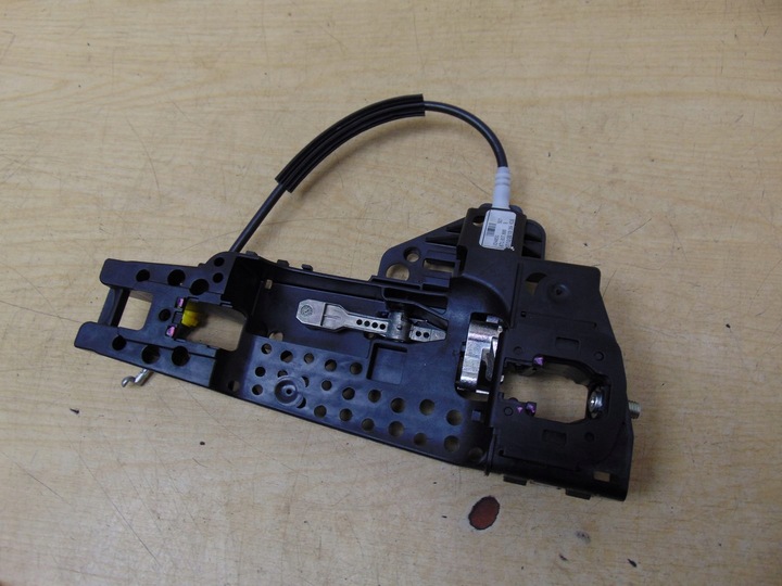 фото №16, Кронштейн кріплення ручка audi a4 a5 8t0837886