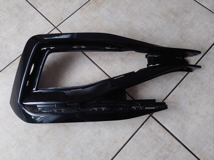 фото №8, Решітка бампера - права - vw passat b8 - r-line - рестайлінг - 3g0