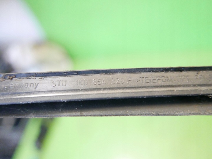 фото №8, Молдинг ущільнювач скла лобовий права перед 1k0854320f vw golf v 1k 03-09