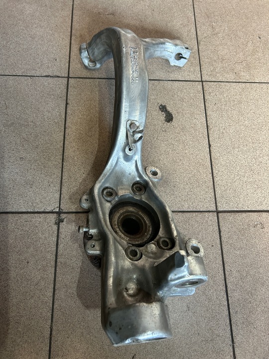 фото №10, Поворотный кулак ступица большая правая перед audi a6 c6 оригинал красивая