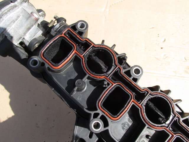 фото №6, Audi a6 c6 рестайлинг 2.0 tdi коллектор всасывающий 03l129711ac + регулятор 03l129086