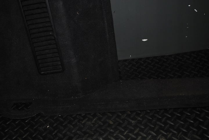 фото №5, Оббивка боковина багажника p audi a8 d3 4e0863880f