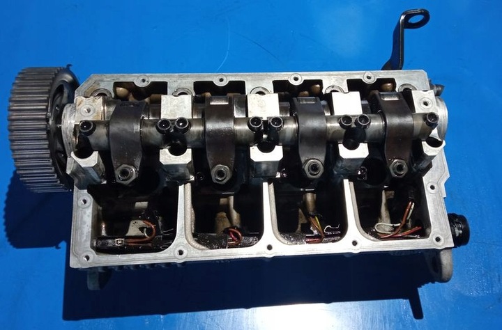 фото №1, Головка цилиндров 038103373r vw.passat b5 1,9 tdi 130km awx