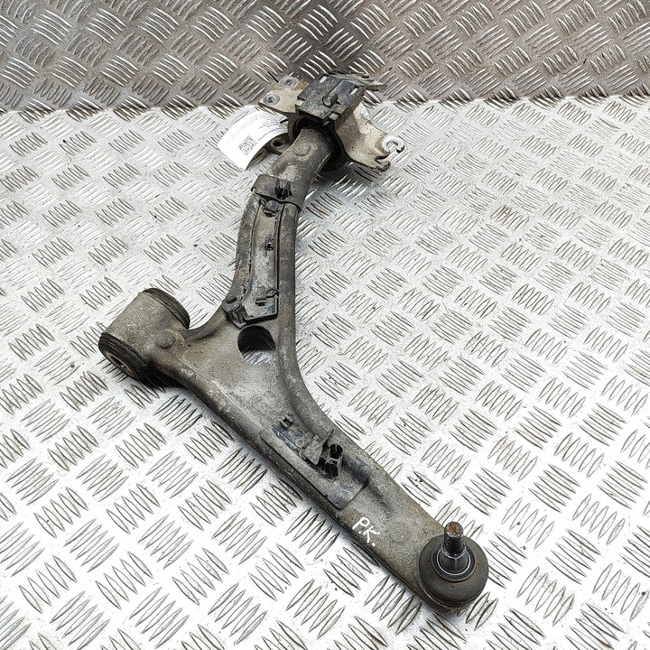 фото №6, Mercedes-benz cla c117 x117 w117 2013 ліва сторона нижній важіль переднє