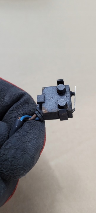 фото №5, Q5 8r a4 b8 мікровимикач замка перед штекер