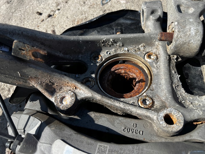 фото №7, Поворотна опора важелі підвішування перед лівий audi q7 4m0 3.0 tdi