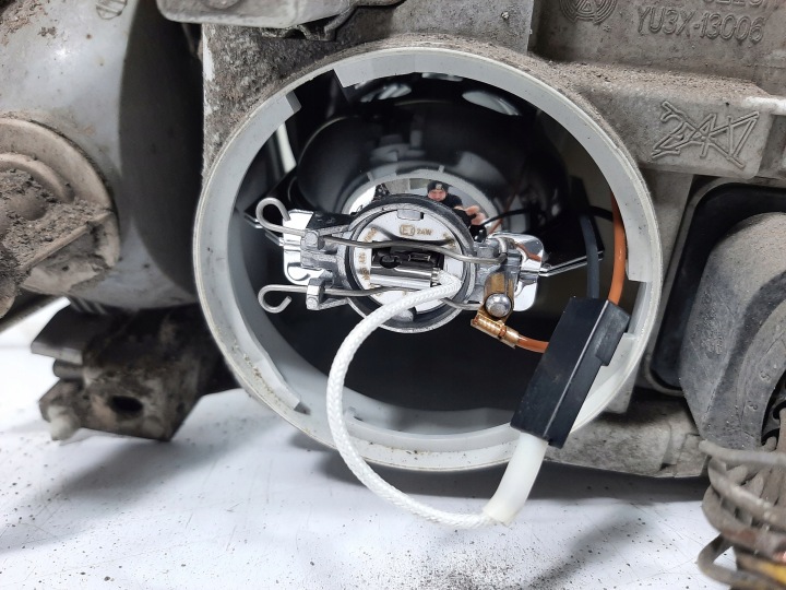 фото №12, Skoda octavia i рестайлинг 2.0 8v 04r фара левые перед 1u1941015l поворотник