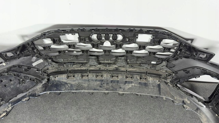 фото №14, Audi q8 sq8 4m8 рестайлинг s line 4m8 бампер перед переднее + решётка радиатора полный хороший