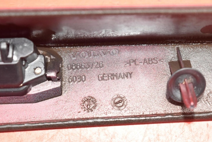 фото №11, Накладка кришки зад задня червона 08663726 volvo s40 v40 2 ii sedan 04-07