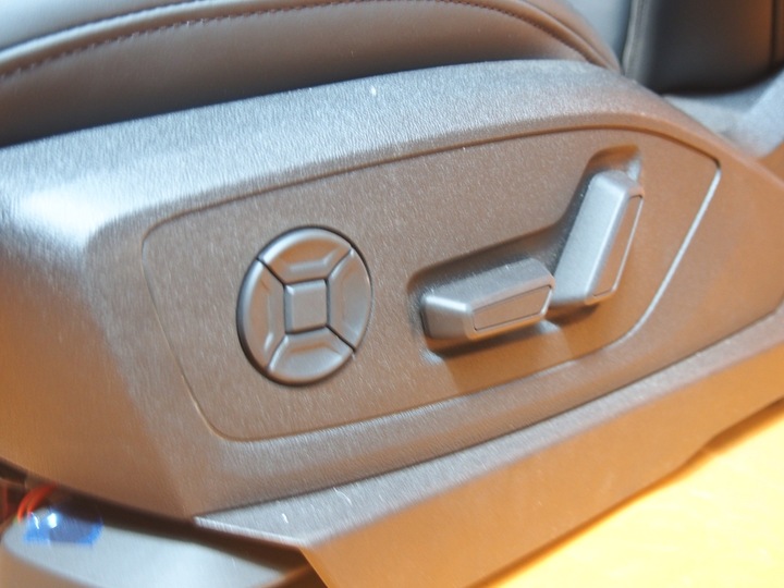 фото №9, Audi e-tron 4ke сидіння диван обшивки bang 27km