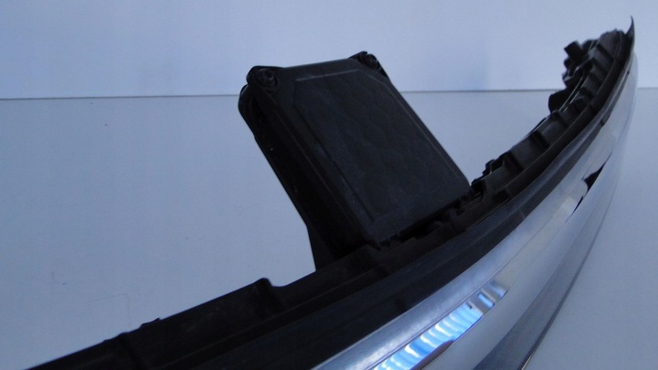 фото №10, Mercedes eqs 297 лампа передня середня планка накладка led