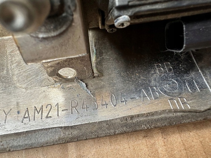 фото №15, Молдинг освітлення номерного знака зад ford s-max am21r43404ab