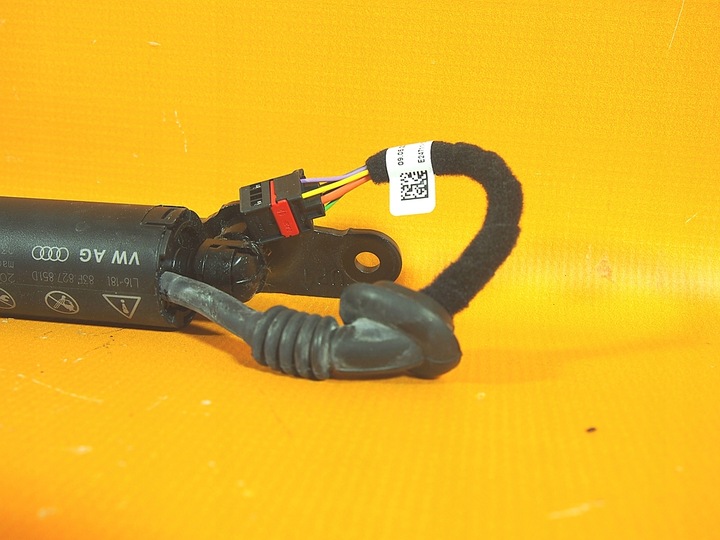 фото №8, Audi q3 83a sb 18km амортизатор кришки електричний 83f827851d