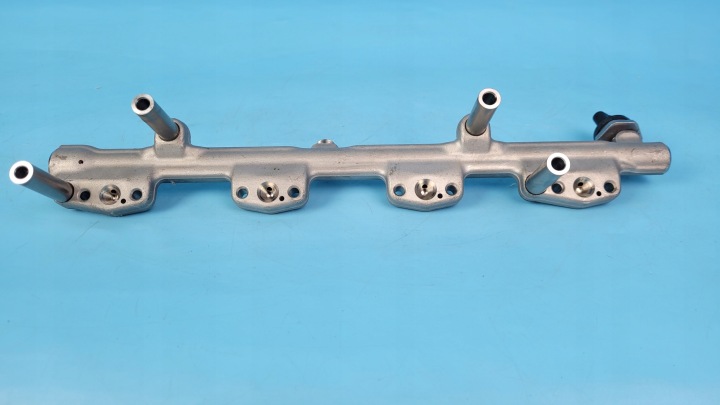 фото №10, Bmw x3 g01 lci sdrive30i 23r паливна рейка  8665633 датчик 0261547002
