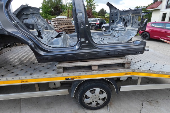 фото №1, Mg mg4 iv порог правые стойка обшивка